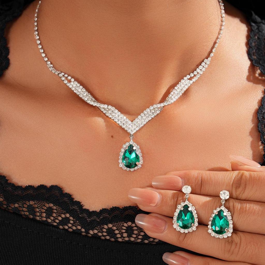 Elegant Inlaid Diamond Teardrop Pendant Earrings & Clavicle Chain Jewelry Set