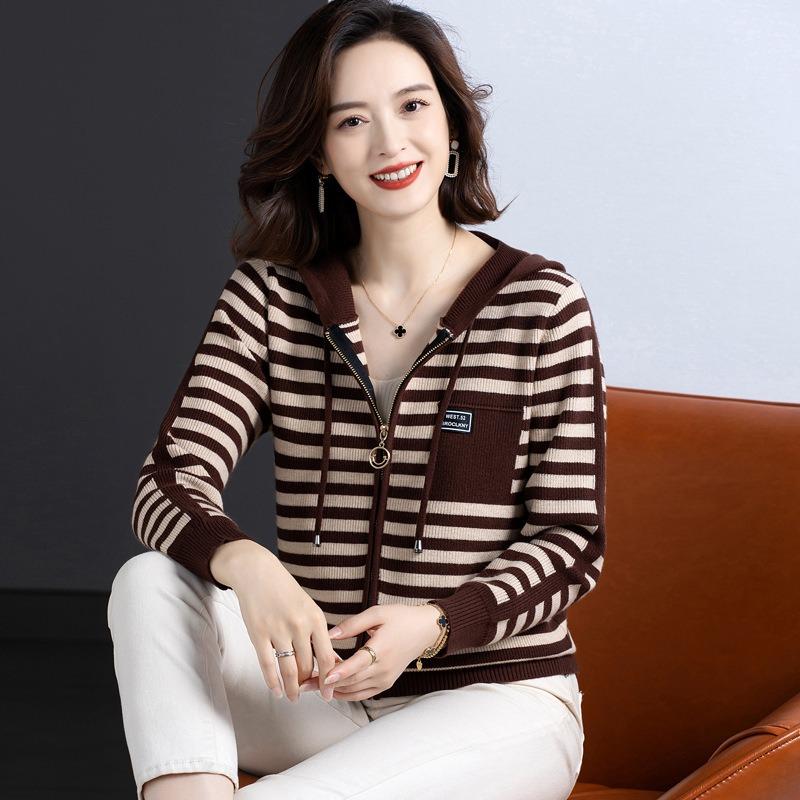 Chinese mother spring and autumn clothes hooded lapel jacket women's new models in the elderly striped cardigan red sweater