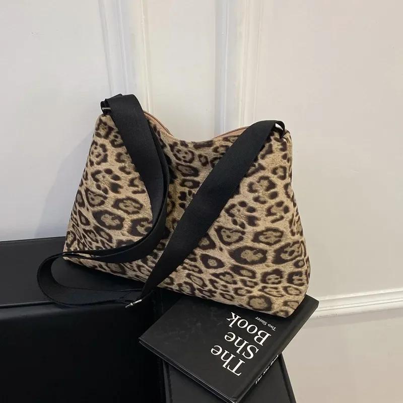 Nylonová taška přes rameno s leopardím vzorem vysoce kvalitní velkokapacitní módní měkká oblíbená crossbody kabelka