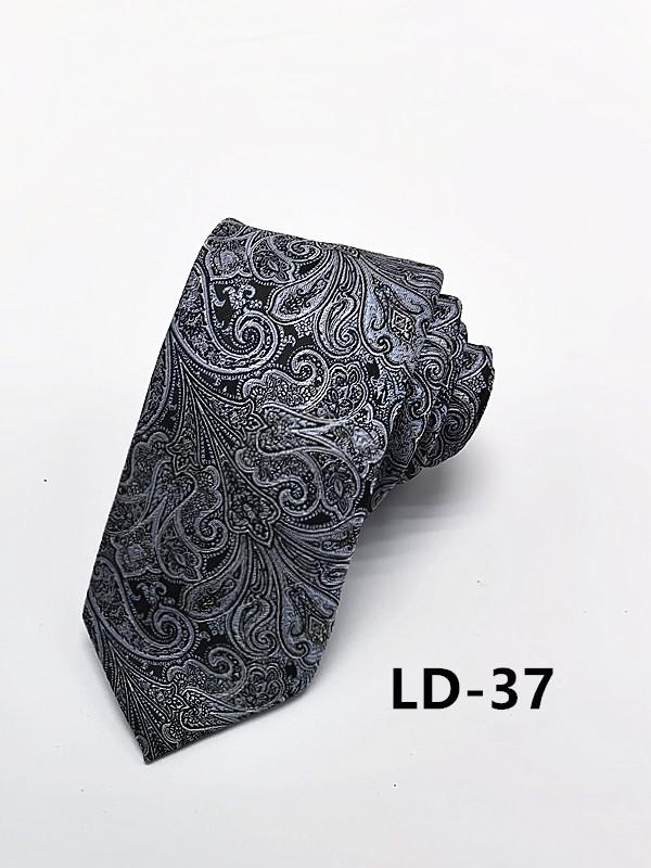 Handmade Paisley Tie for Trendy Gentlemen
