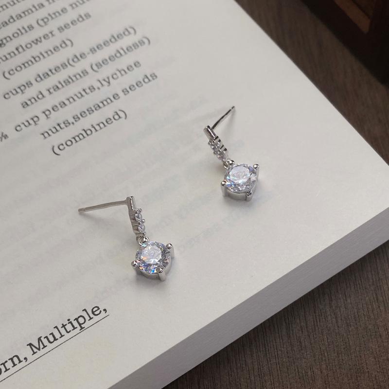 Sterling Silver Zirconia Stud Earrings for Women - Elegant High-End Dangle Design, Versatile for Commuting.