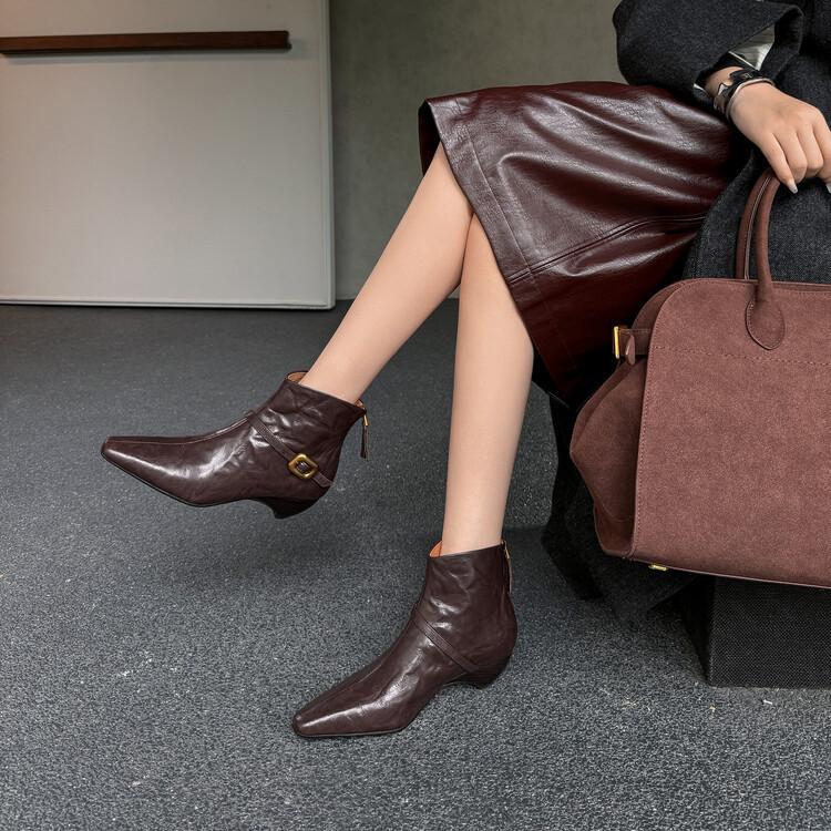 

Ботильоны на высоком каблуке в европейском и американском стиле с заостренным носком и металлической пряжкой, демонстрирующие тонкий V-образный вырез, короткие женские сапоги на ранней осени 39