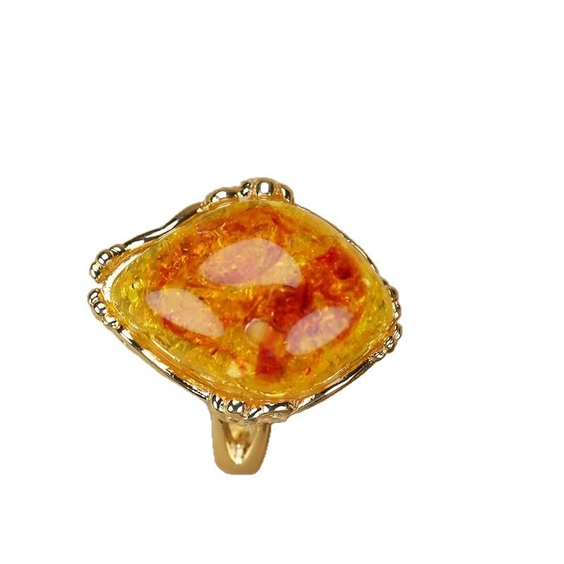 Anillo unisex ajustable de ámbar en amarillo miel con detalles en oro rosa