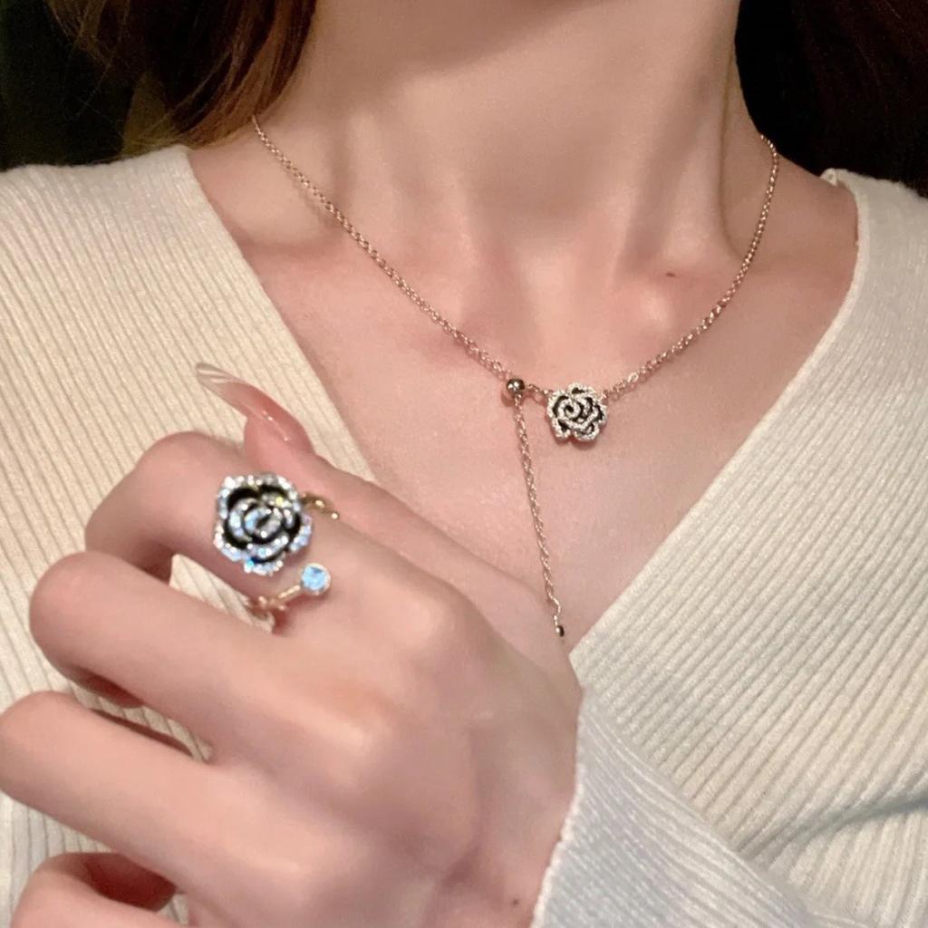 Black Rose Necklace Women'S Light Luxury Niche Design Retro Temperament Versatile Camellia Tail Ring