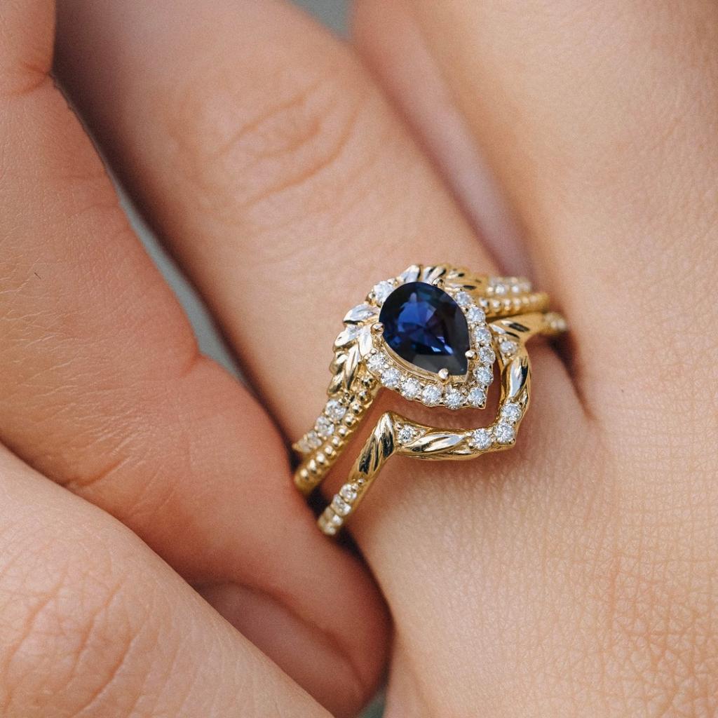 Luxury European and American Flower Wedding Ring Women's Fashion Crown Jewelry Inlaid with Blue Water Drop Zircon Set Ring