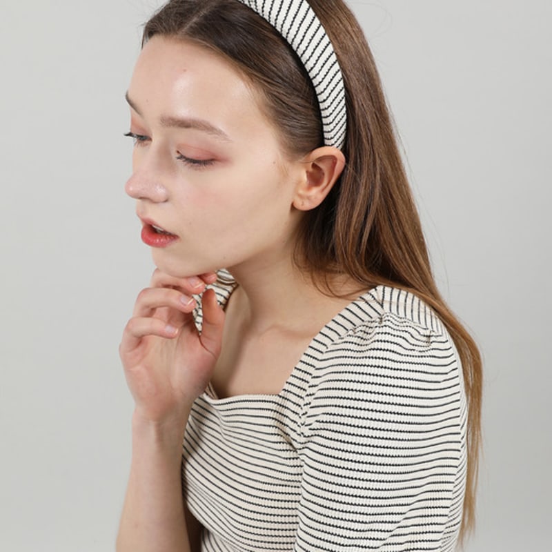 

КЭТЛАЙН Современная полосатая повязка для волос (слоновая кость) ivory free