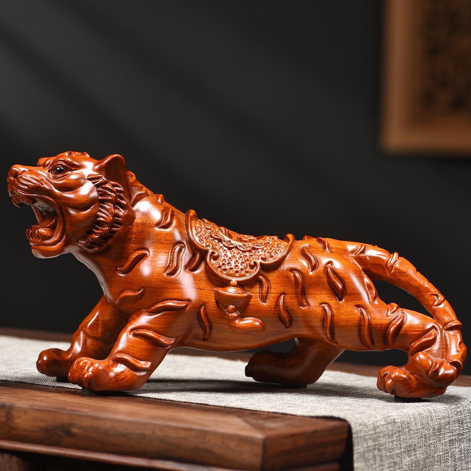 

Резьба по дереву Фигурки тигров Декор комнаты Статуэтка животного Художественные поделки Скульптура Декор дома Талисман Украшение length 12cm