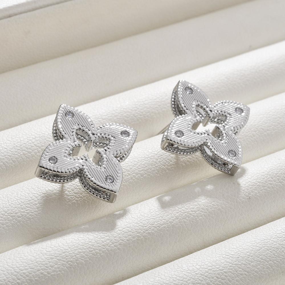 

Korean Retro Brushed Hollow Four Leaf Clover Light Luxury Fashion Exquisite Personalized Earrings for Women