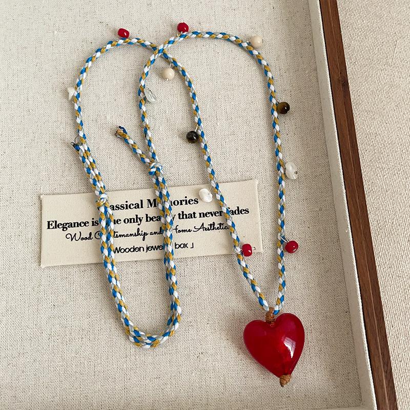 

Handcrafted Red Resin Heart Bead Pendant Necklaces For Women Wide Mixed Color Adjustable Rope Sweater Chain Choker Wholesale красный