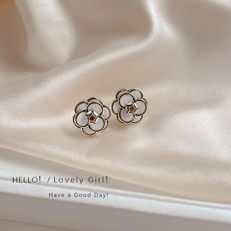 Korean Style Fashion Pearl Camellia Earrings For Women Girls Crystal Pendant Jewelry Lady Trendy Vintage Accessories Ear Rings