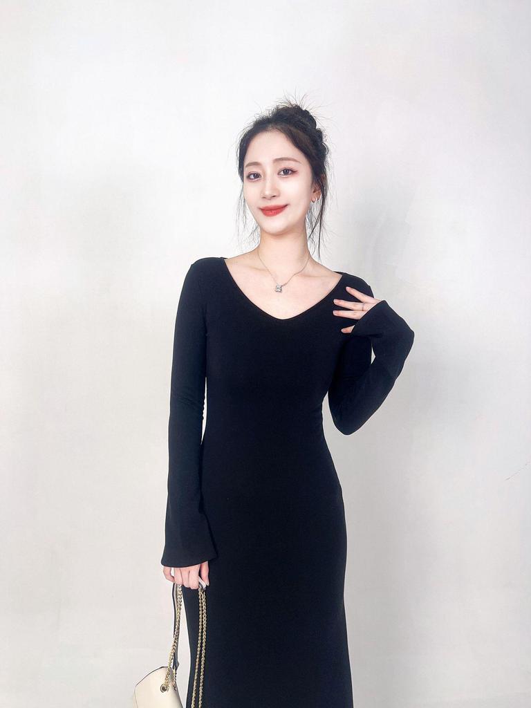 Elegant German Velvet V-Neck A-Line Flared Sleeve Evening Dress - Warm, Fashionable, Versatile Style.