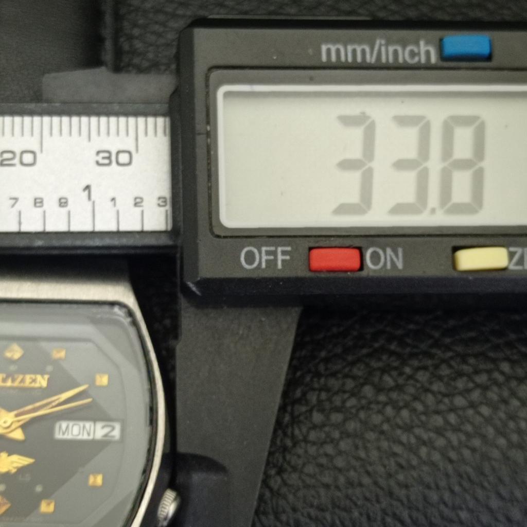 JAPAN VINTAGE CITIZEN AUTOMATIC 8200 MENS ORIGINAL DIAL WATCH A702147-5 R208-a702147