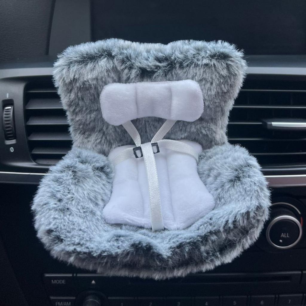 Bezpečnostní autosedačka pro panenku kreslený model židle pro Labubu Dekorace výstupu autosedačky pro panenku Labubu Styling interiéru auta
