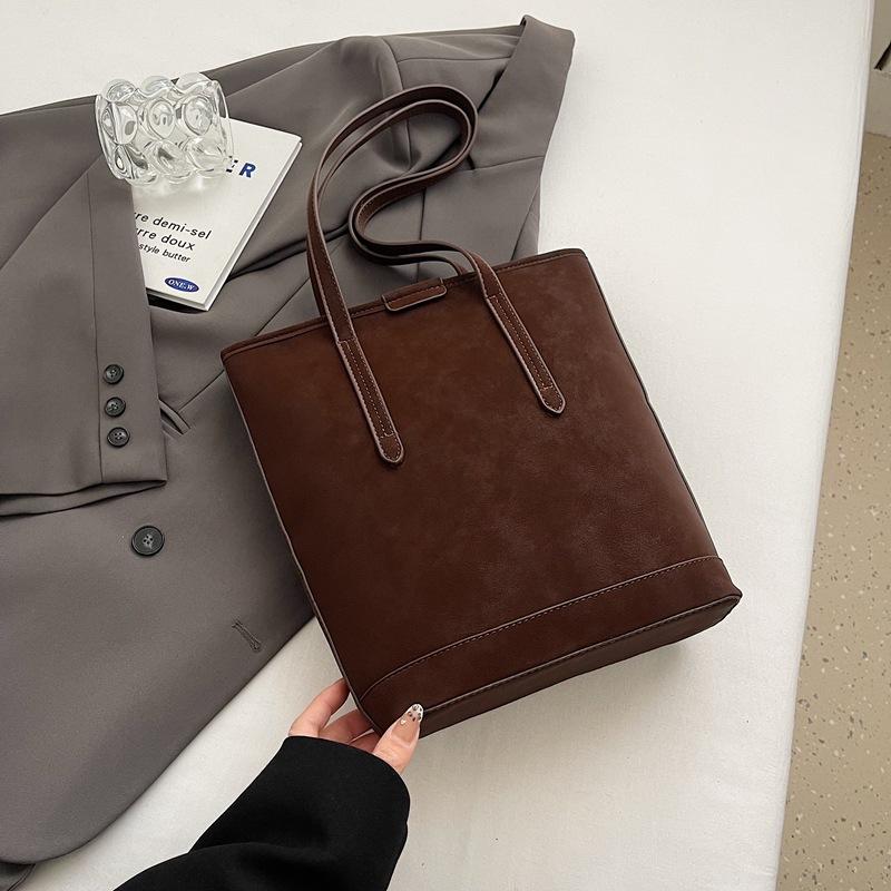 Retro Simple Large-capacity Underarm Bucket Bag Women's New Fashion Niche Commuter Shoulder Bag