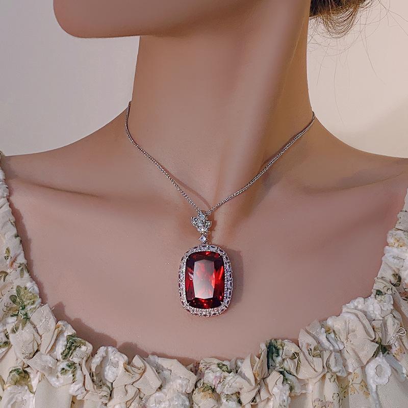 New Huabi Jewelry Copper Bottom Gold-plated Simulation Orange Red Zirconium Temperament Pendant Necklace Main Stone 20 * 28
