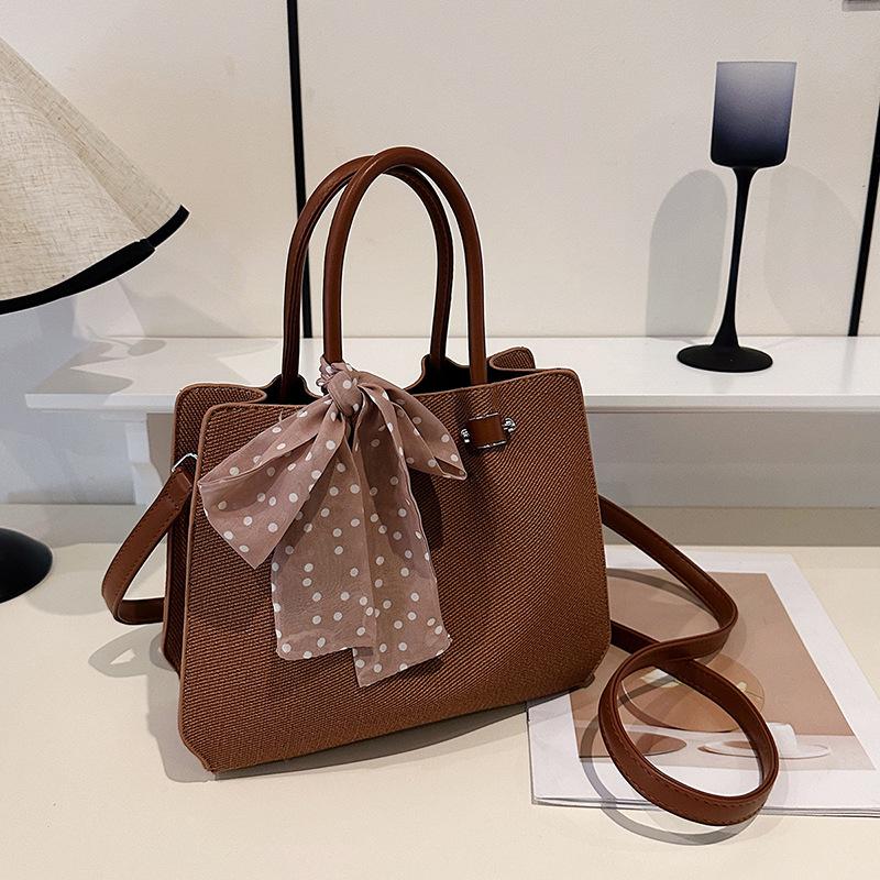 Casual bag women's new trendy fashion versatile hand bag commuter shoulder messenger bag