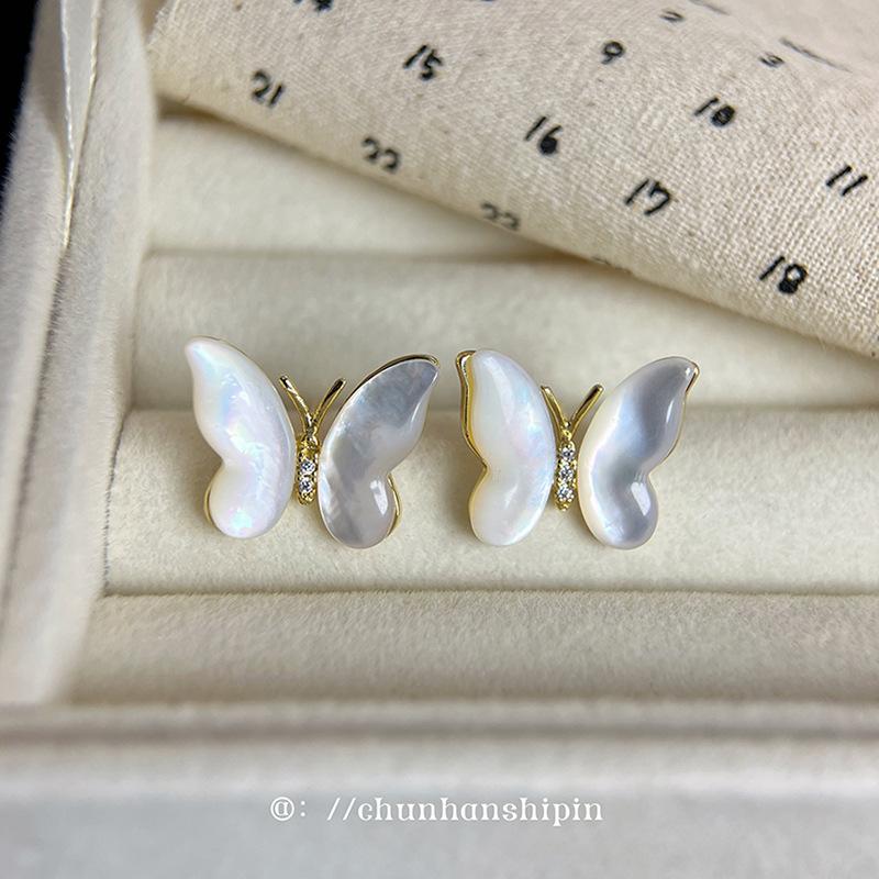 Natural High-arc Shell Butterfly Ear Clips Without Ear Piercings, High-end Niche Earrings, Fashionable and Exquisite Mosquito Coil Disc Earrings.