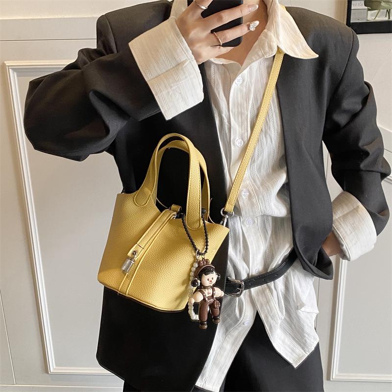 New Fashion Handbag Women's Versatile Shoulder Bag Large Capacity Messenger Bag