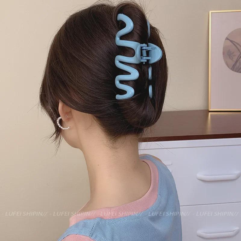 Cream Dopamine Summer Hairpin - Stylish Female Hair Shark Clip for Simple, Chic Hairstyles.