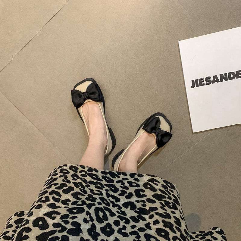 

Small leather shoes women s British style platform bow light mouth retro student single shoes square head Japanese with skirt loafers 35