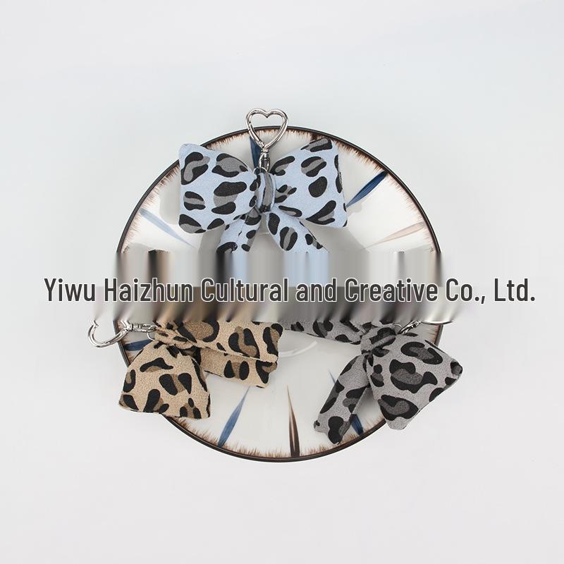 Kreativní klíčenka ve tvaru srdce s leopardím vzorem a mašlí, přívěsek na tašku na mobilní telefon
