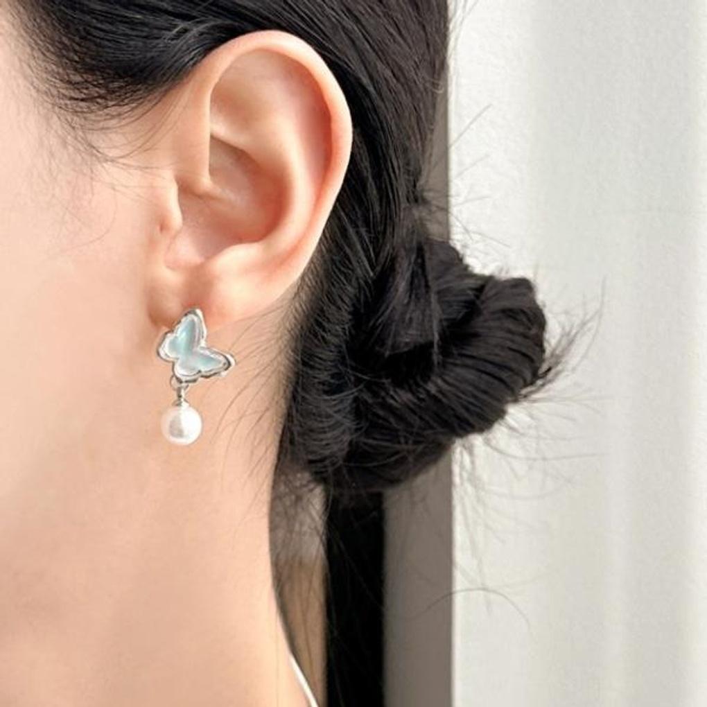 Women's Butterfly Border Pearl Drop Earrings [Silver Needle]