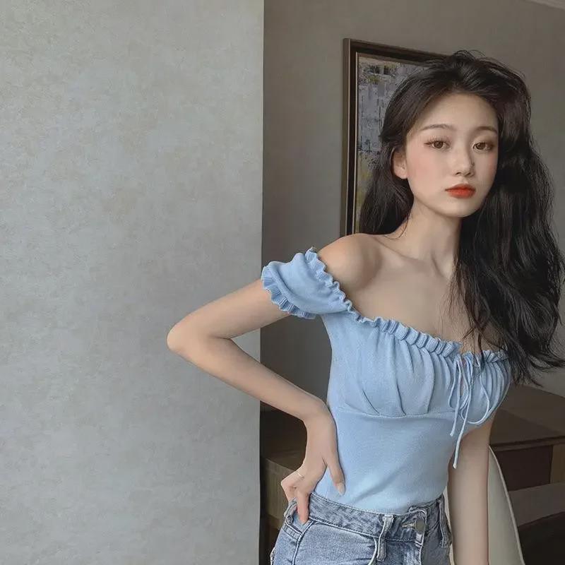 Chic One-Shoulder Clavicle Top for Women – Summer Design with Drawstrings, Perfect for Outdoor Wear.