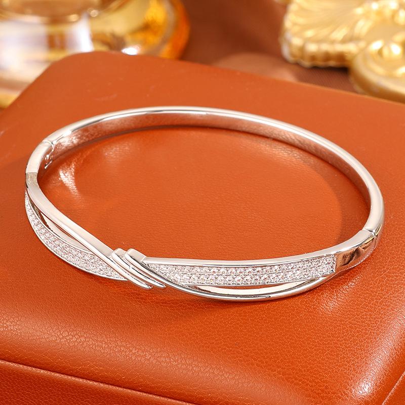 Cross diamond-encrusted women's copper gold-plated zircon opening does not fade hot-selling popular high-end