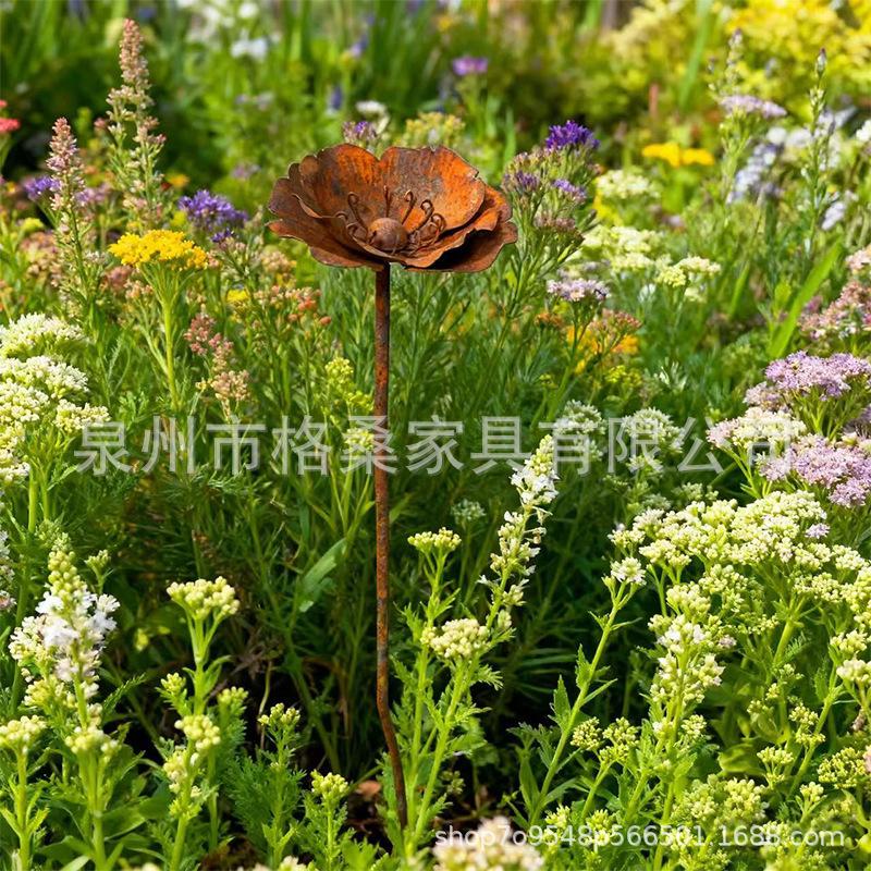 Outdoor Metal Garden Stake Flower Sculpture Decorative Yard Ornament Iron Flower Plant Stake for Lawn Patio Pathway Accent