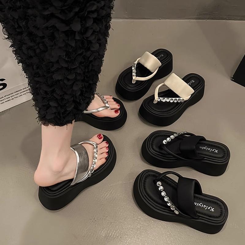 New thick-bottomed flip-flops women wear fashionable rhinestone toe cool slippers in summer