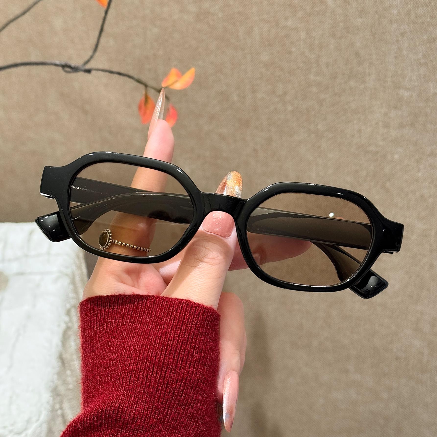 

1Pc Retro Simple Oval Frame Fashion Glasses Suitable for Both Men and Women, Perfect for Daily Wear and Street Photography