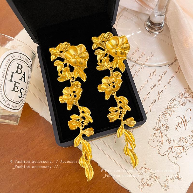 S925 Silver Needle Small Fresh Versatile Flower Stud Earrings Women's Light Luxury Niche Premium Pearl Earrings