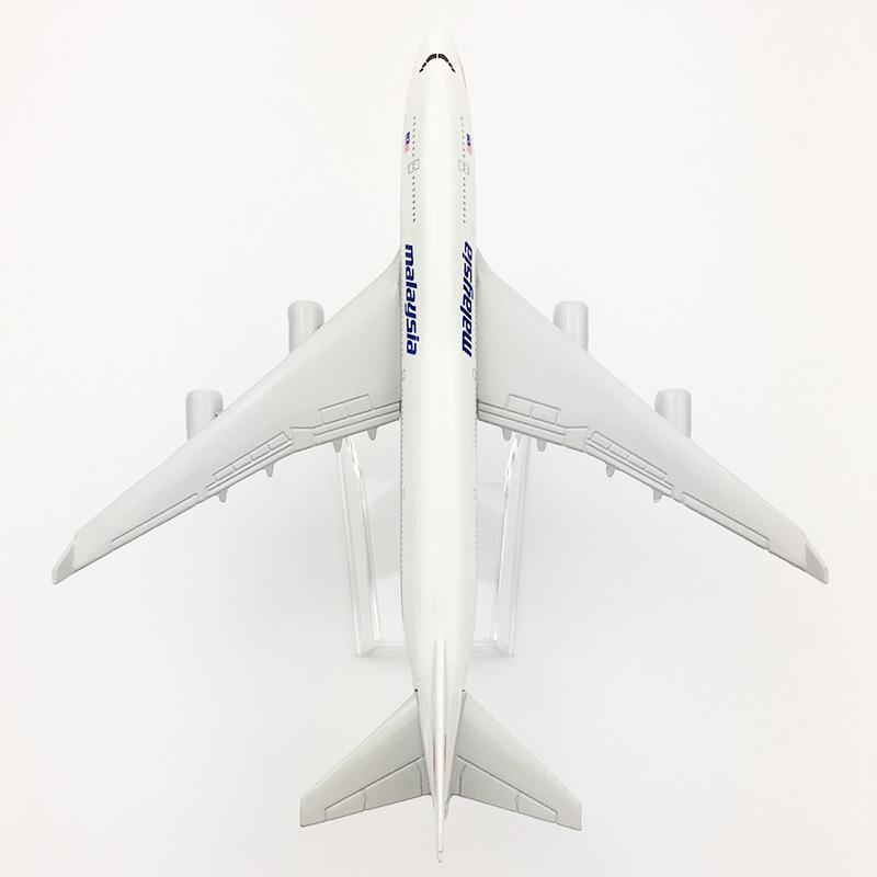Model Plane 16CM 1:400 Scale 747 Alloy Metal Aircraft Model Malaysia airlines B747 With Aircraft Stand Collectible Gift Display