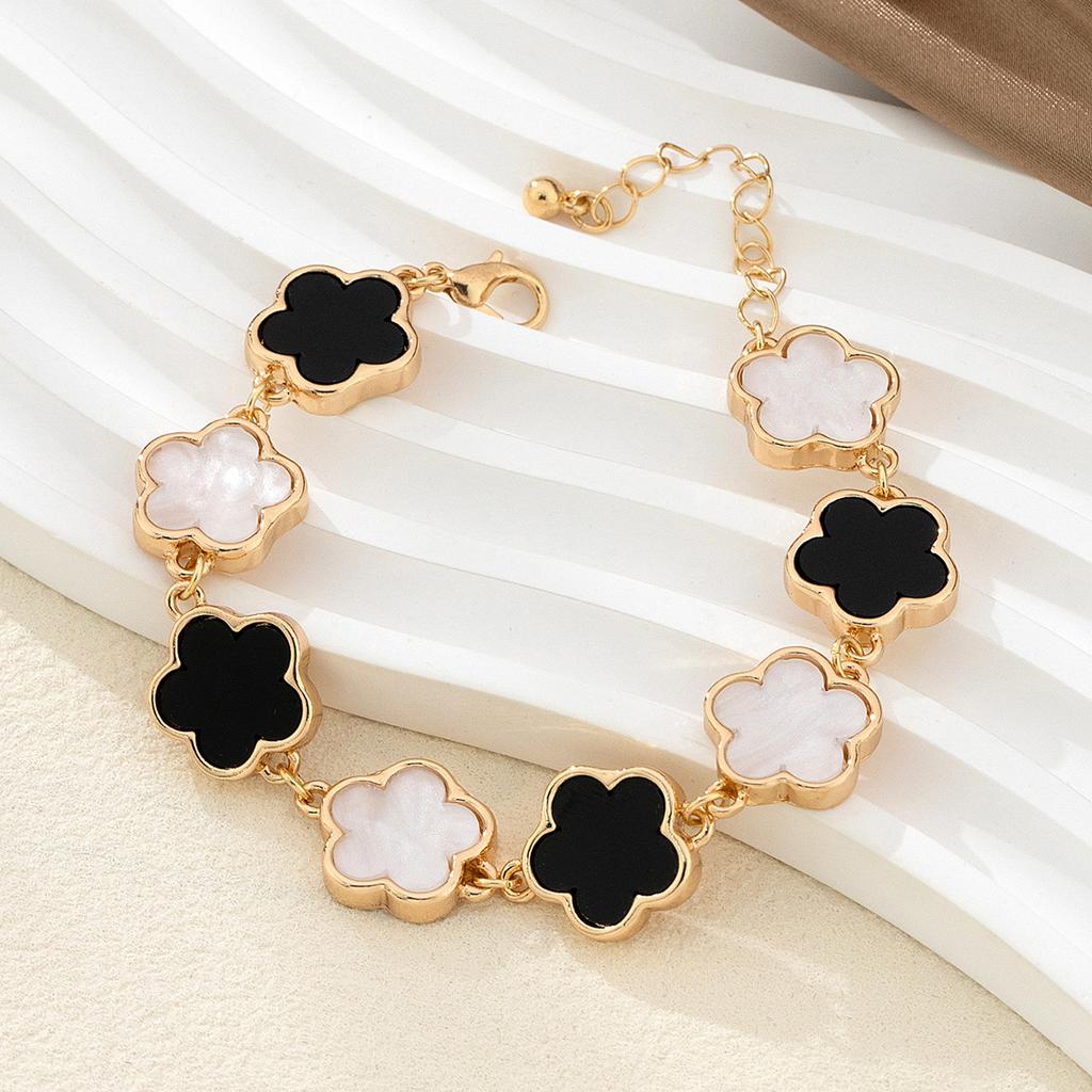 Stylish And Elegant Lucky Five-Petaled Flower Bracelet Female, Five-Leaf Flower