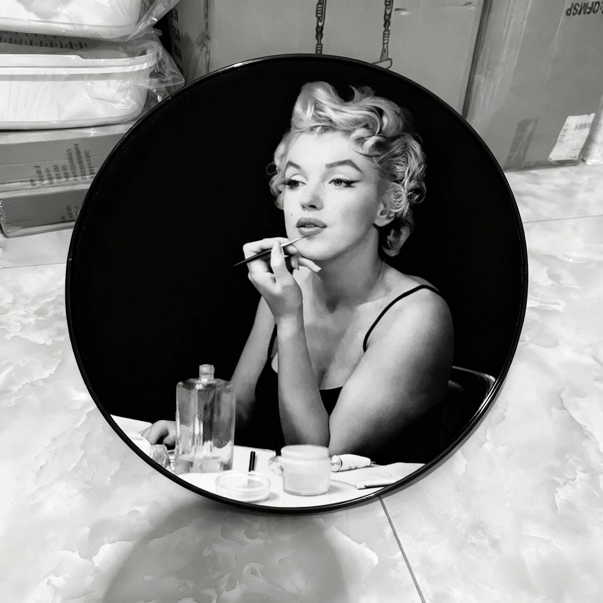 

Vintage-Inspired Black White Round Frame Photo Quality Printed Portrait Stylish Home Decor for Bedroom Beauty Room Living Space 20X20CM