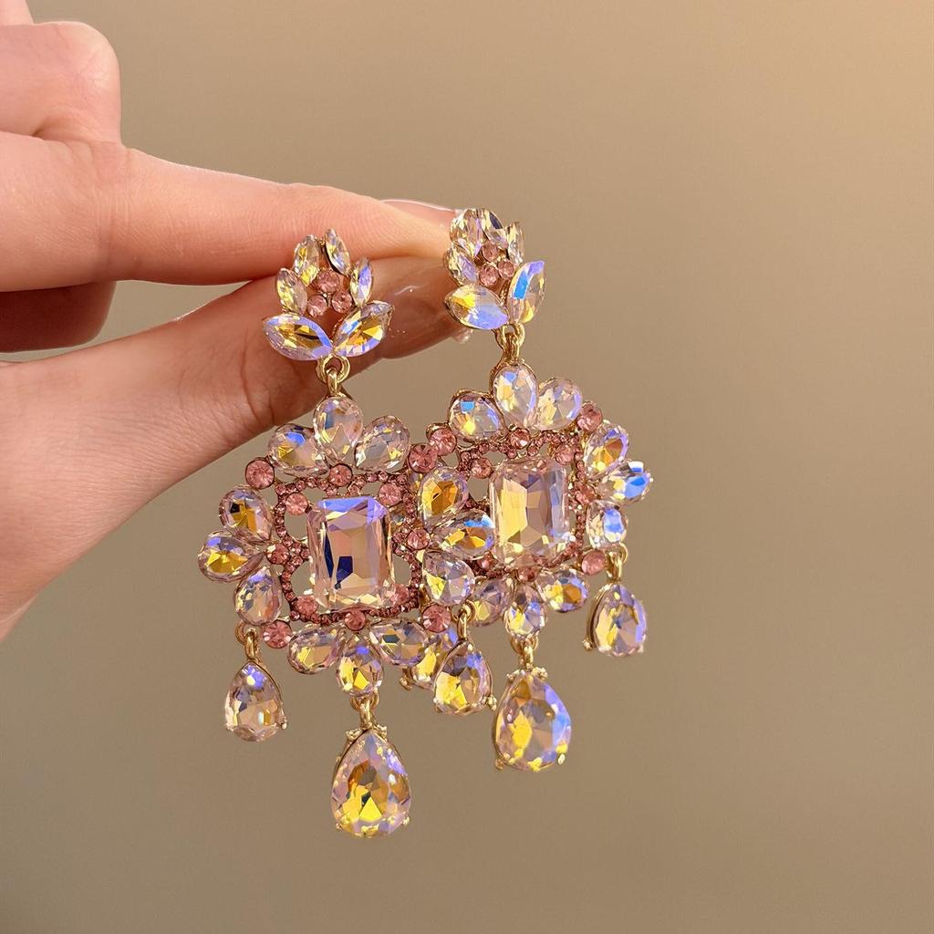 Atmosphere Banquet Retro Baroque Rhinestone Earrings, Luxury Niche Studs for Elegant Evening Wear