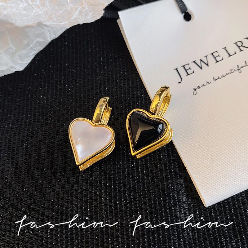 Ear buckle black and white fritillary love earrings women s simple fashion commuting real gold electroplating sterling silver  high-end earrings
