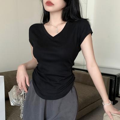 V-Ausschnitt Vielseitiges Kurzarm-T-Shirt für Damen 2024 Sommer Neu Slim Fit Unregelmäßiges Plissee-Top-Design T-Shirt