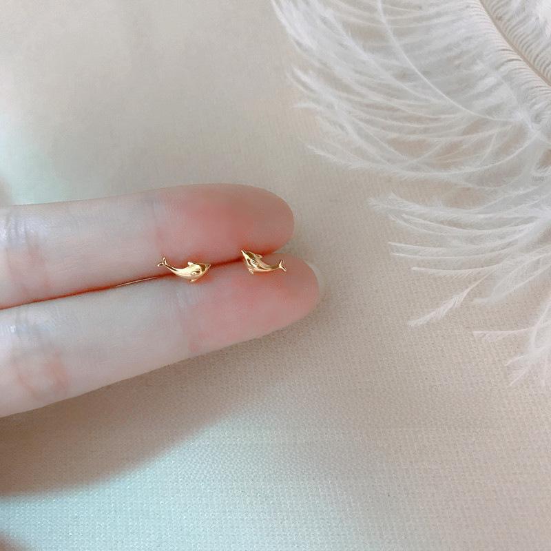 

2024 Summer Trend: Cute Dolphin Earrings in Ins Cold Style for Women золотий