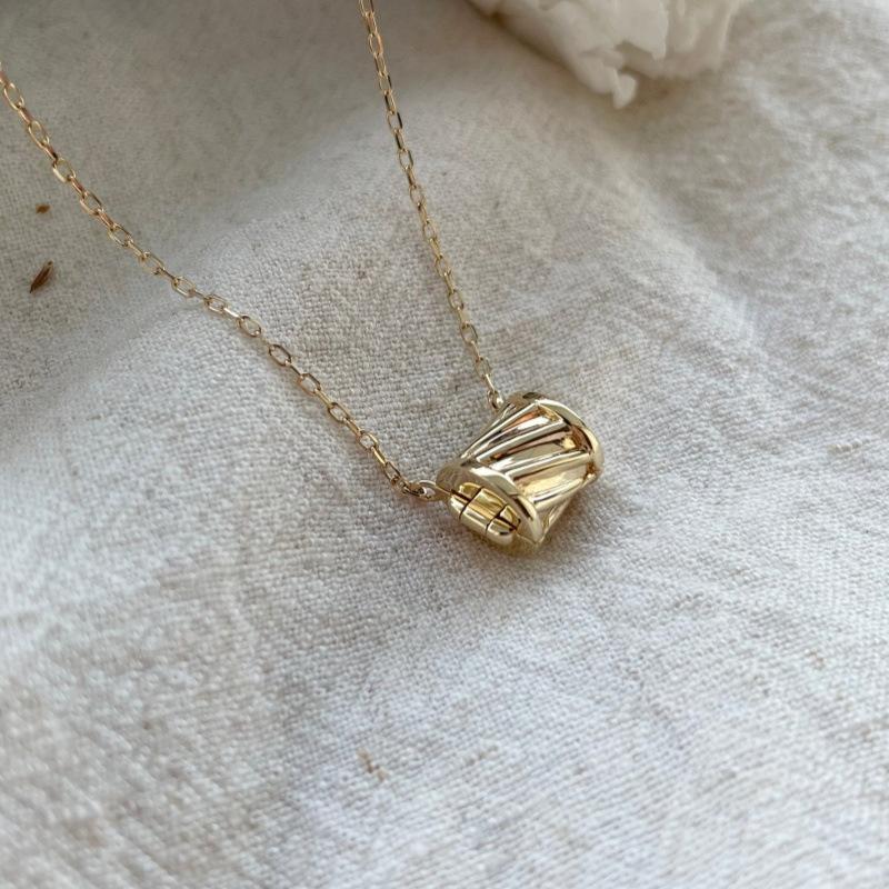 

Exquisite Photo Frame Silver Chain Gold Cylindrical Gold Chain Simple Light Luxury Fashion Personalized Jewelry Single Item Necklace