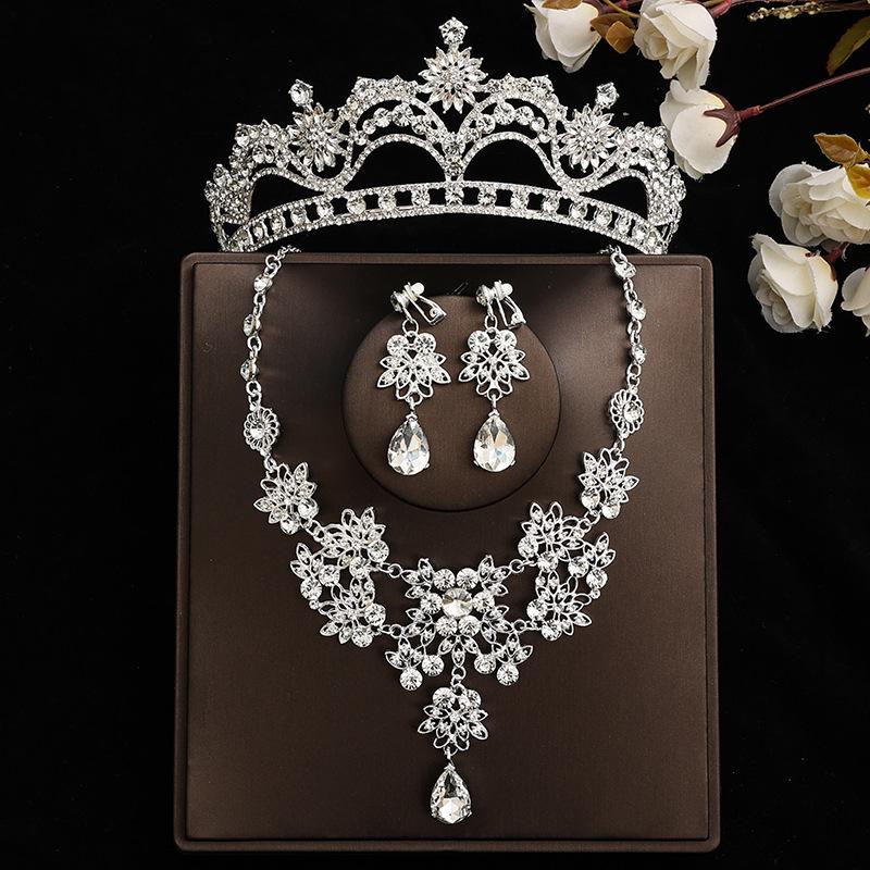 Ensemble Nuptial Féerique: Couronne, Collier & Boucles d'oreilles – Parfait pour un Mariage ou un Anniversaire
