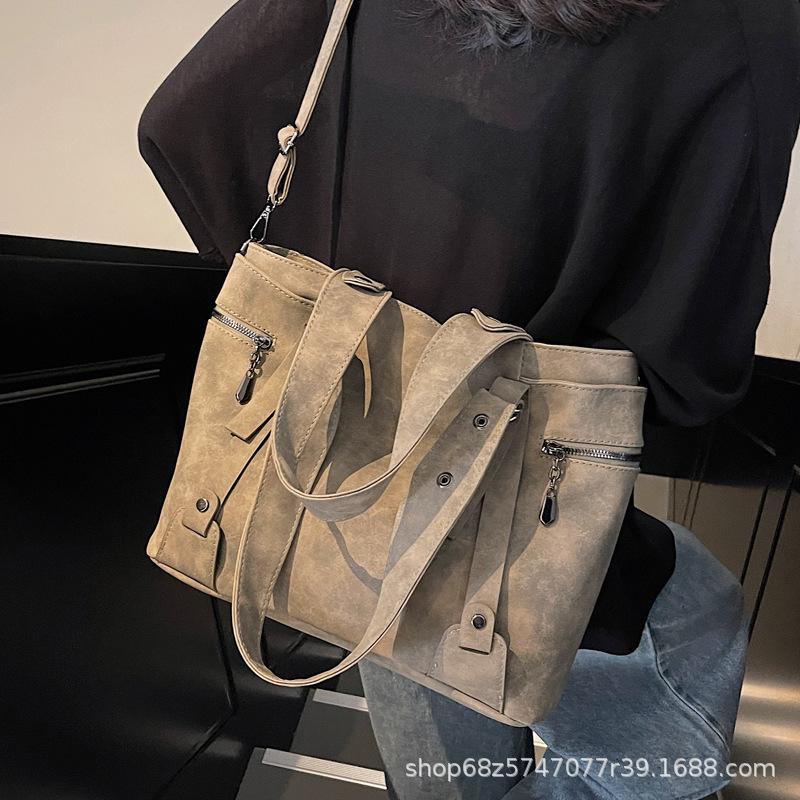2025 New British Ladies Bag Large Capacity Retro Women's Bag Casual Commuter Tote Shoulder Crossbody Handbag Tide