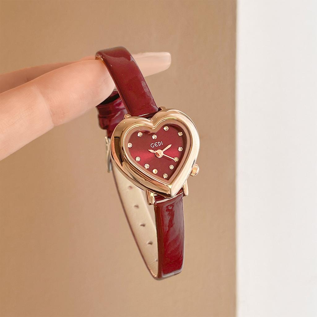 New Fashionable Elegant Woman' Watches Heart-Shaped Small Dial Leather Strap Water-Resistant Quartz Ladies' Wristwatch Gift