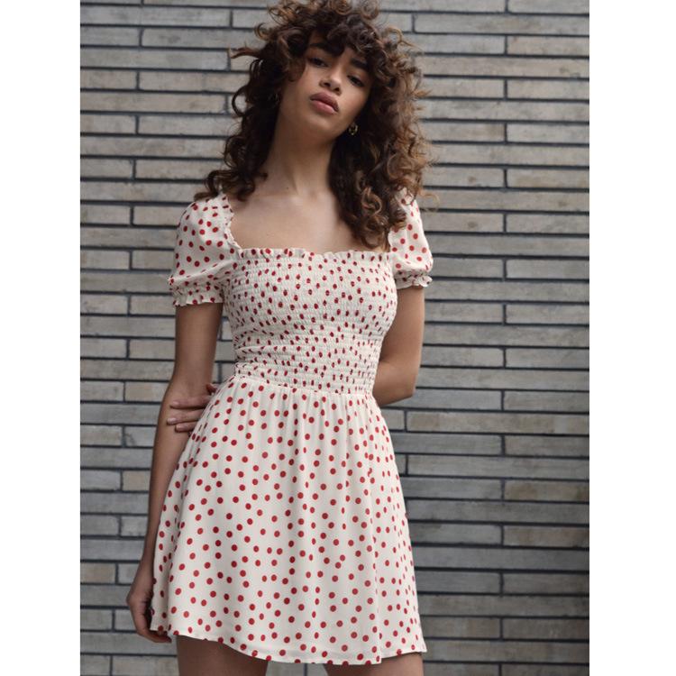 

В наличии Женское летнее короткое платье из вискозы с принтом в французском европейском стиле - Милый стиль Large