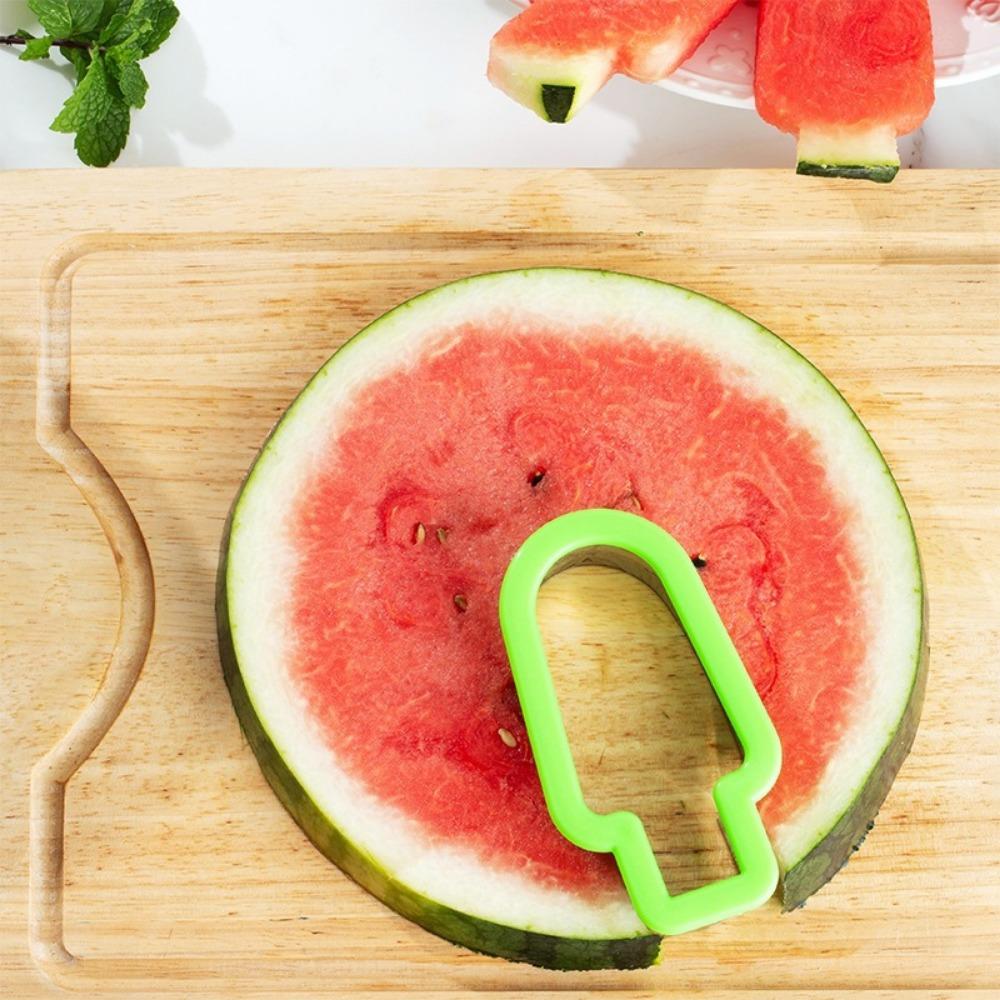 Summer's latest watermelon-cutting model knife for kids, used to make popsicles