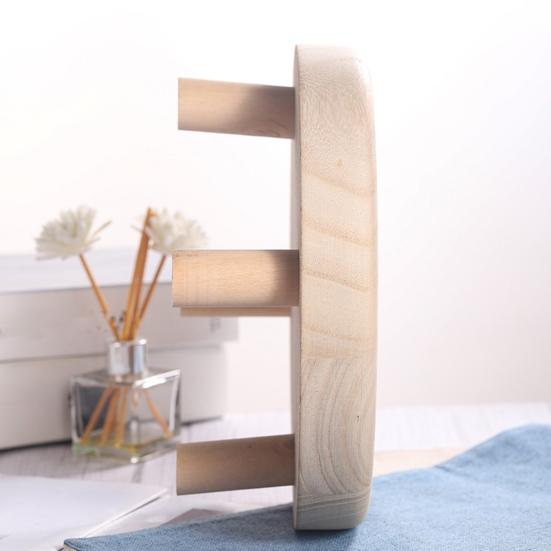 Piccolo sgabello rotondo stabile rotondo lucidato lavorazione di pregio materiali naturali stoccaggio moderno ecologico colore legno sgabello per bambini accessori per la casa