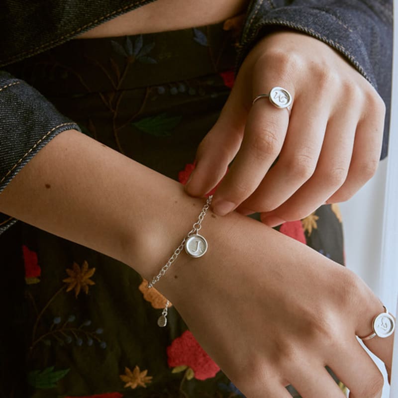 IRIS The Initials Small Sealing Initial Bracelet_Silver