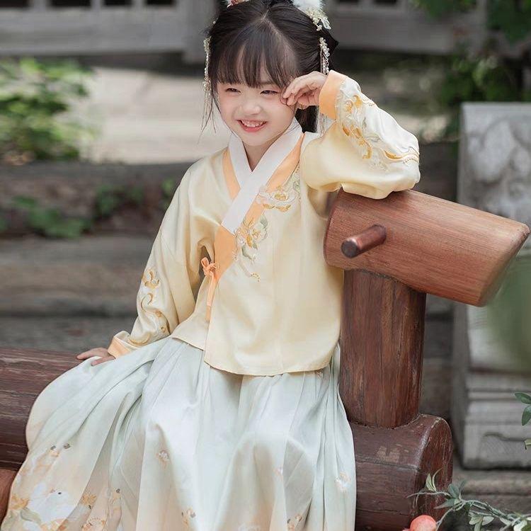 Children's Ming Dynasty Style Hanfu: Little Autumn Girl's Shirt and Skirt with Collar and Tag for Spring and Autumn