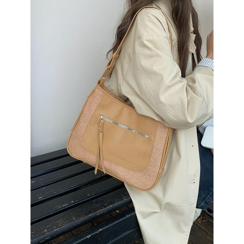 New Autumn and Winter Classic Style Contrasting Saddle Bag Niche Commuting Bag Women s Versatile Casual One-shoulder Crossbody Bag