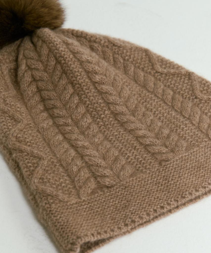 LEI AVERY Merino Wool Cable Pom-Pom Beanie (Brown)